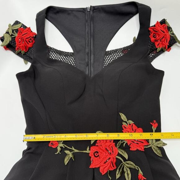 ODRELLA Black Party Dress Red ROSES Embroidered US 36 EU 34 A-Line Padded Cups - Picture 6 of 16